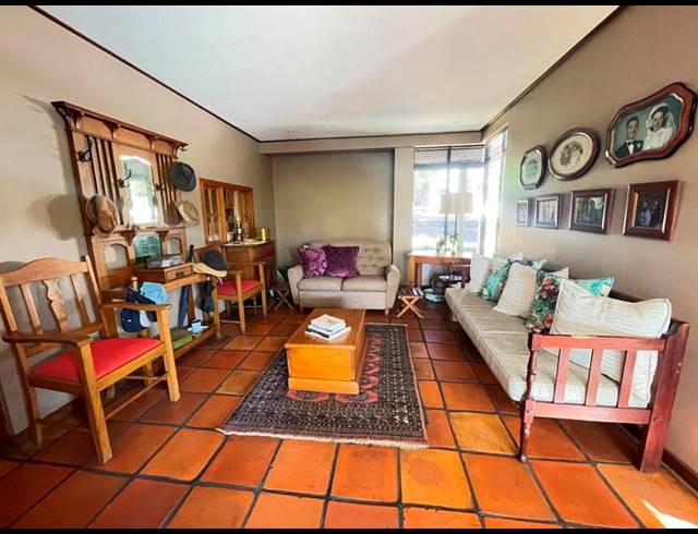 5 BEDROOM HOUSE FOR SALE IN BERGZICHT